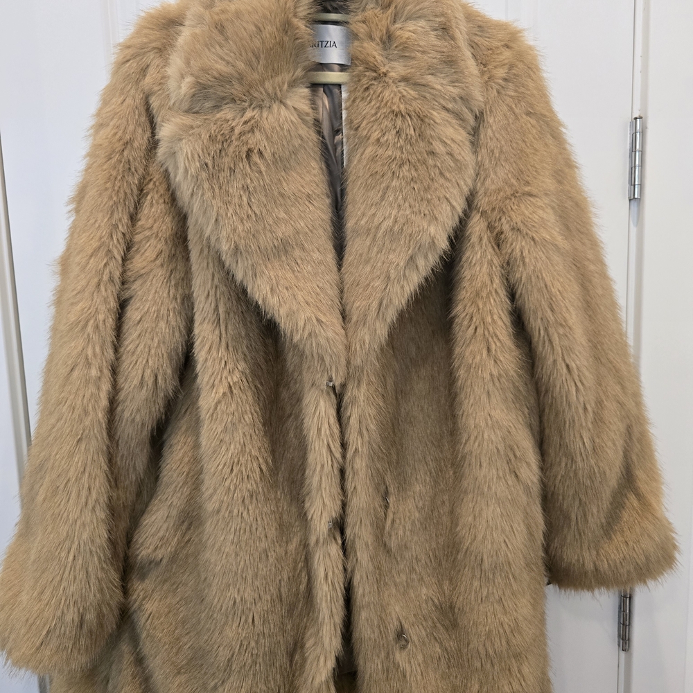 Aritzia Luxe Teddy Jacket in Soft Beige
